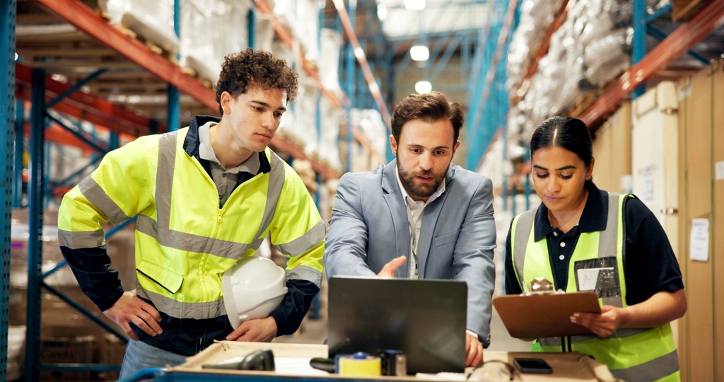 Logistics,,Review,Or,Team,In,Warehouse,With,Laptop,,Checklist,Or Logistics,,Review,Or,Team,In,Warehouse,With,Laptop,,Checklist,Or